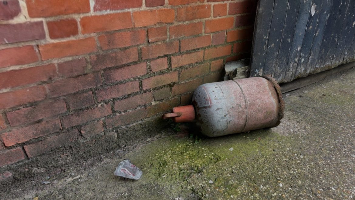 photogrammetry warwick wall with gas cylinder.thumb