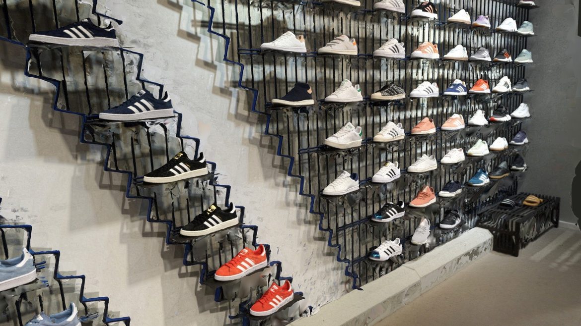 shoe display.thumb